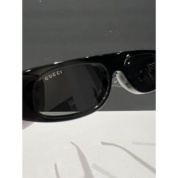 GUCCI GEOMETRIC SHAPED FRAME BLACK FOLD LOGO SUNGLASSES - Picture 9 of 12